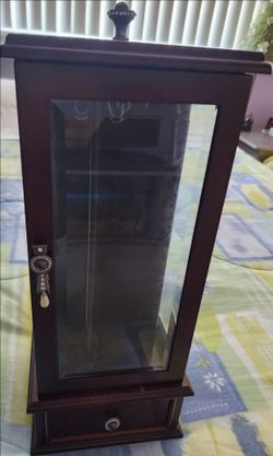 Wooden jewelry box