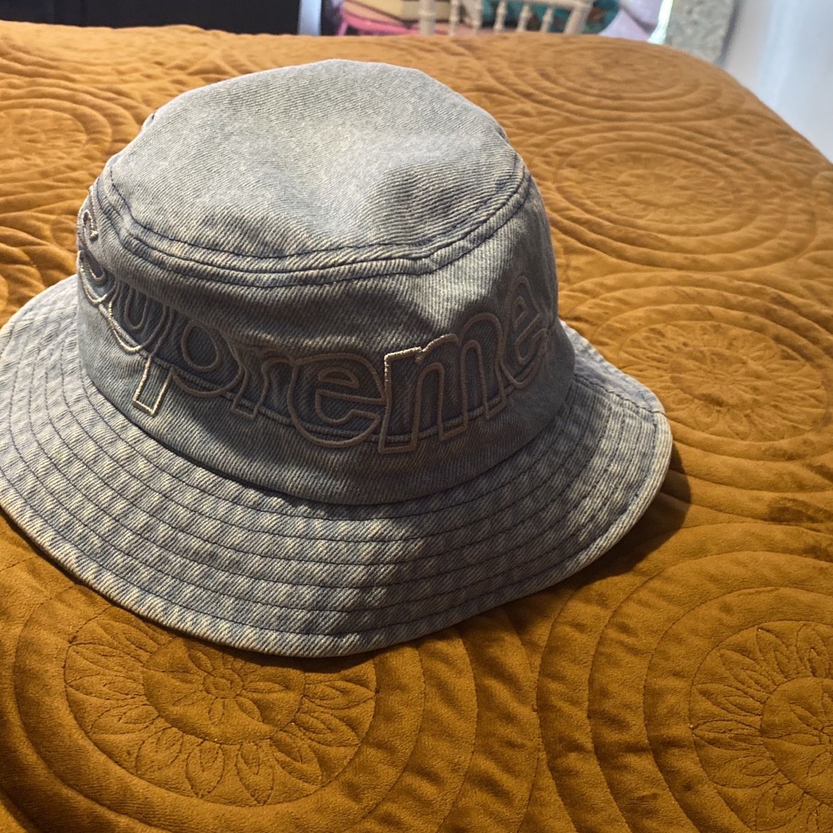 Supreme Outline Jean bucket hat 