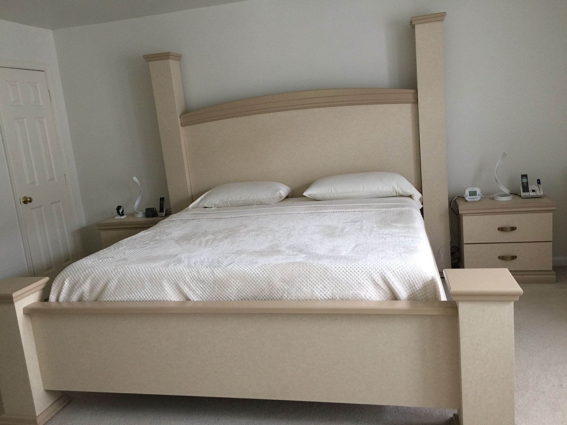 Bedroom set - Excellent condition