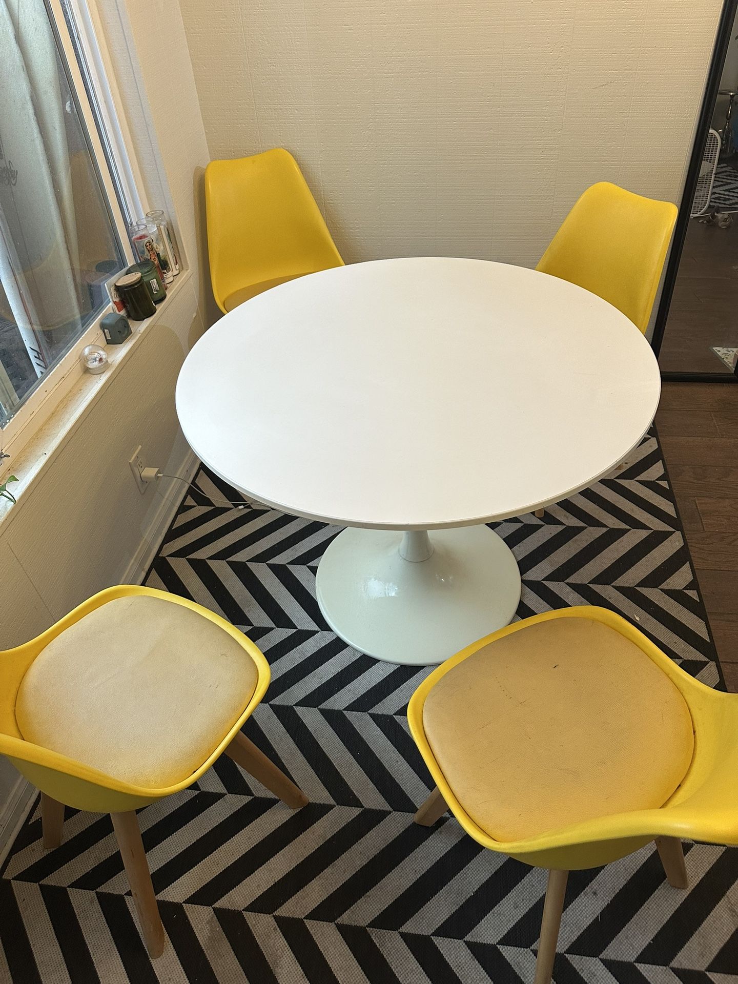 Tulip Table with Chairs