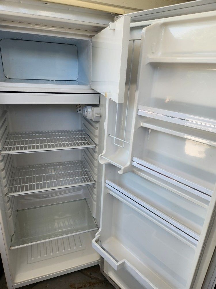 Kenmore Refrigerator 