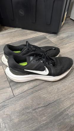Women’s Nike tennis shoes