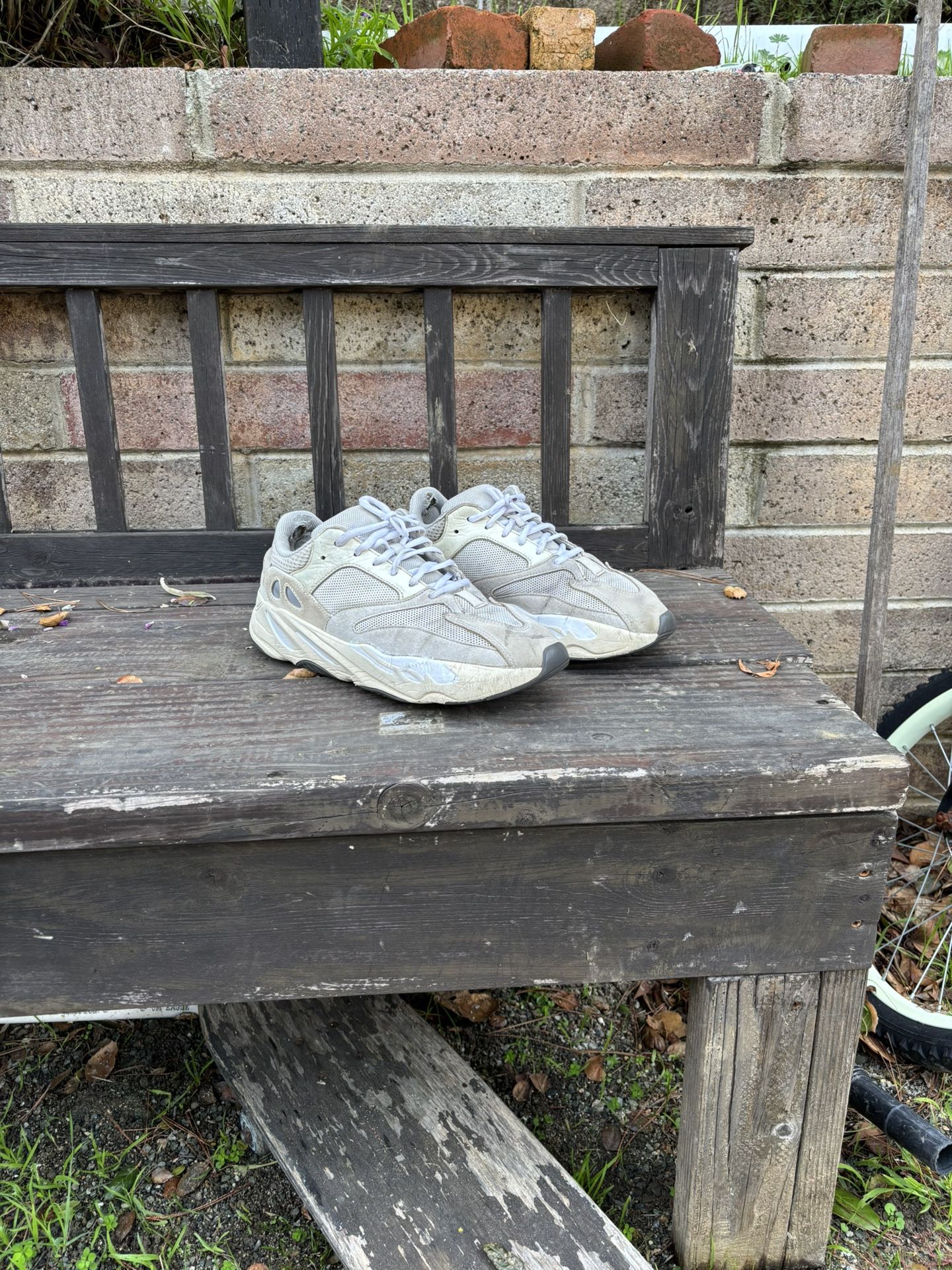 yeezy boost 700