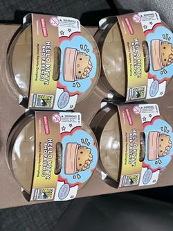 4 X SDCC 2026 UCC Exclusive Hello Kitty Golden Glitter Squishy Dumpling (On Hand)