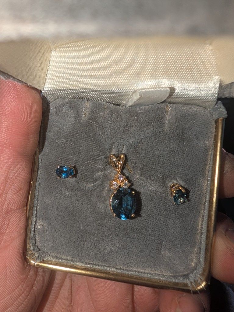 14k Gold Pendant And Earrings Set