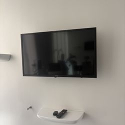 33 Inch Samsung TV (includes Rack and remote) - $225