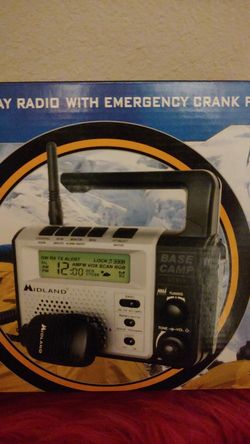 Midland base camp radio w/ crank