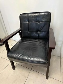 Armchair With Solid Wood Frame with premium leather set of 2