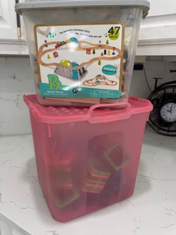 Baby or todfler trains track and magnet early learning shapes ( Read the instructions