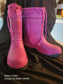 Snow boots