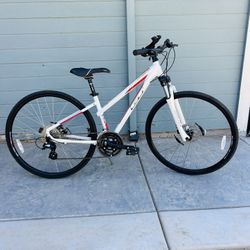 GT TRANSEO 4.0 HYBRID BIKE 700cc Wheels 