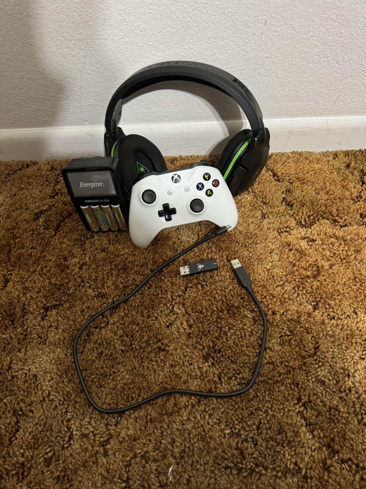 Xbox One Controller/ Headset wireless/ Rechargeable Batteries