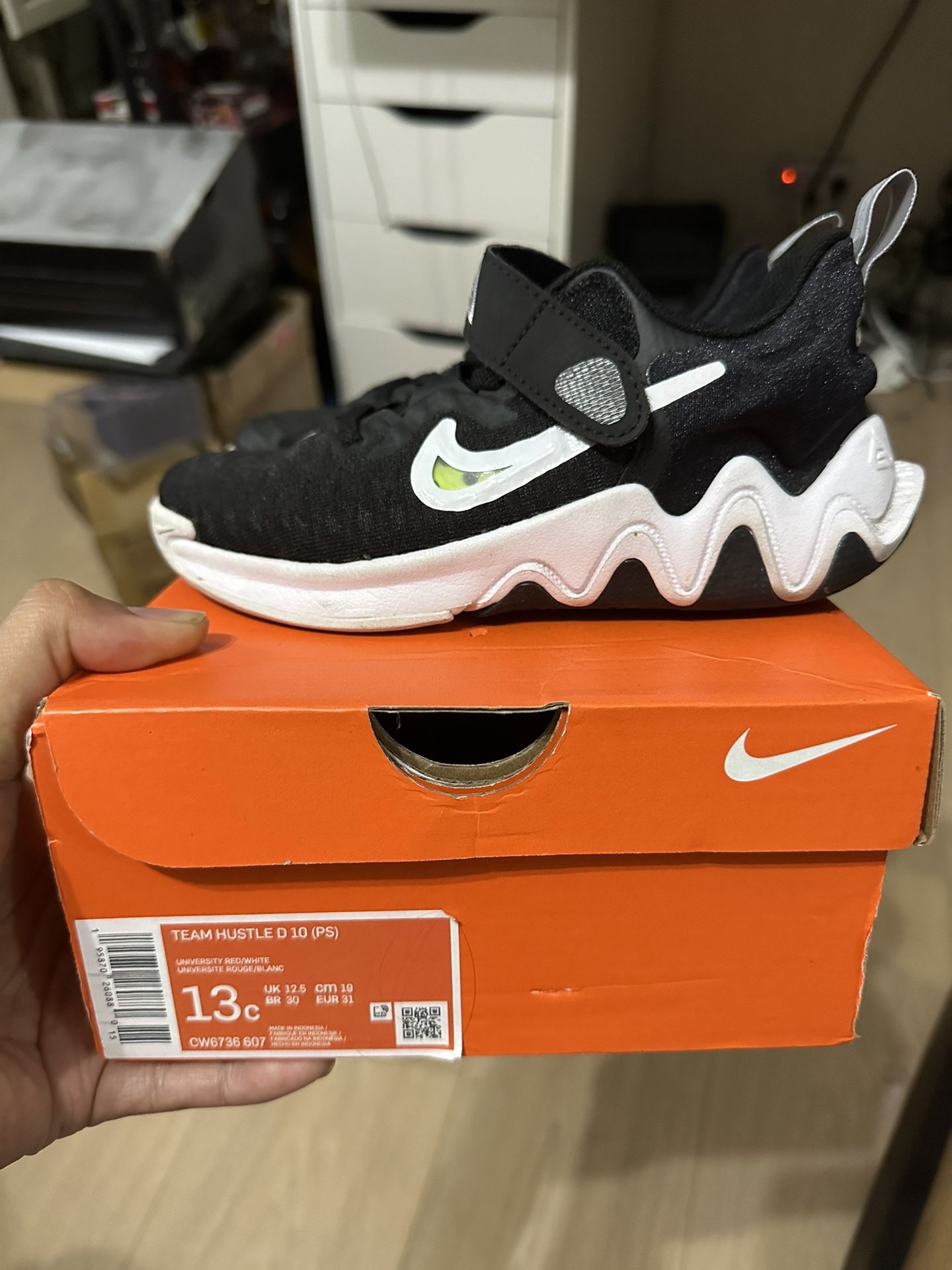 Nike Hustle Boys Sz 13c Used