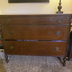 Solid Wood Dresser Excellent Condition 