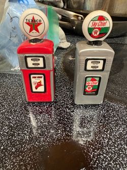 Enesco Texaco Gas Pump Ceramic Salt & Pepper Shakers