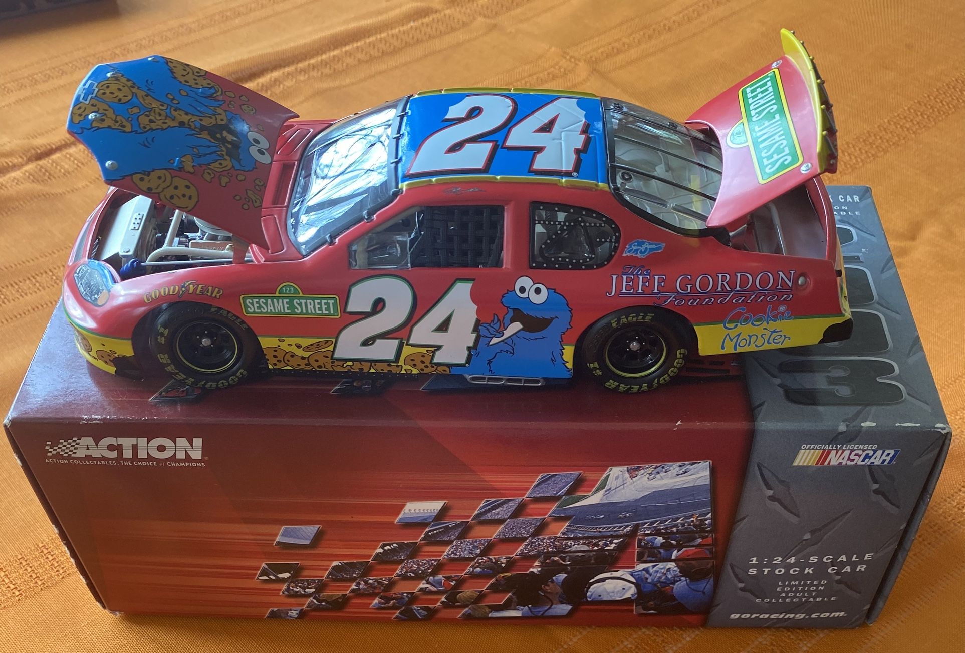 #24 Jeff Gordon Foundation Sesame St II Cookie Monster 2003 Monte Carlo 1:24 Nascar