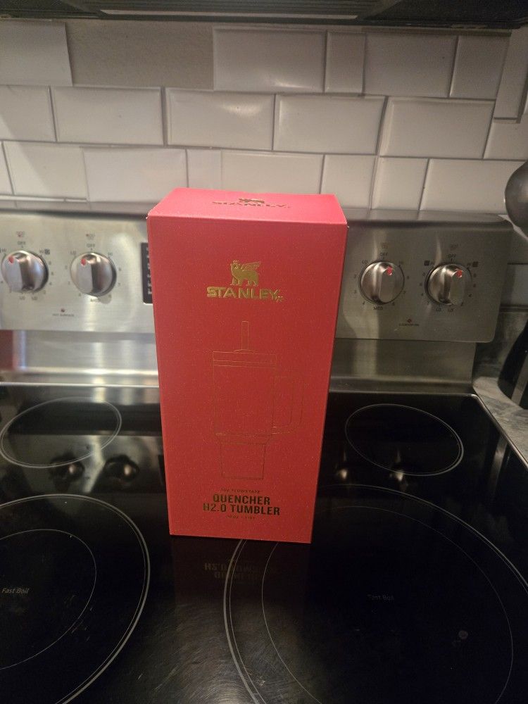 Stanley Scarlet Tinsel 40oz new Limited Edition Holiday Tumbler, Travel Mug Cup