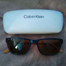 😎Calvin Klein Sunglasses with Case