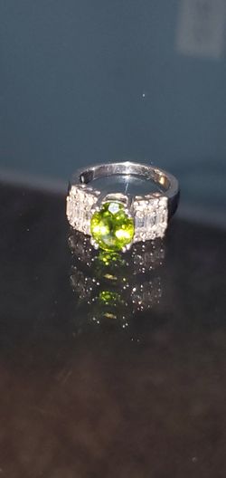 Sliver peridot ring
