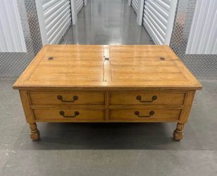 HANDMADE SOLID MAPLE WOOD FARMHOUSE STYLE SQUARE STORAGE COFFEE TABLE IN NEW CONDITION