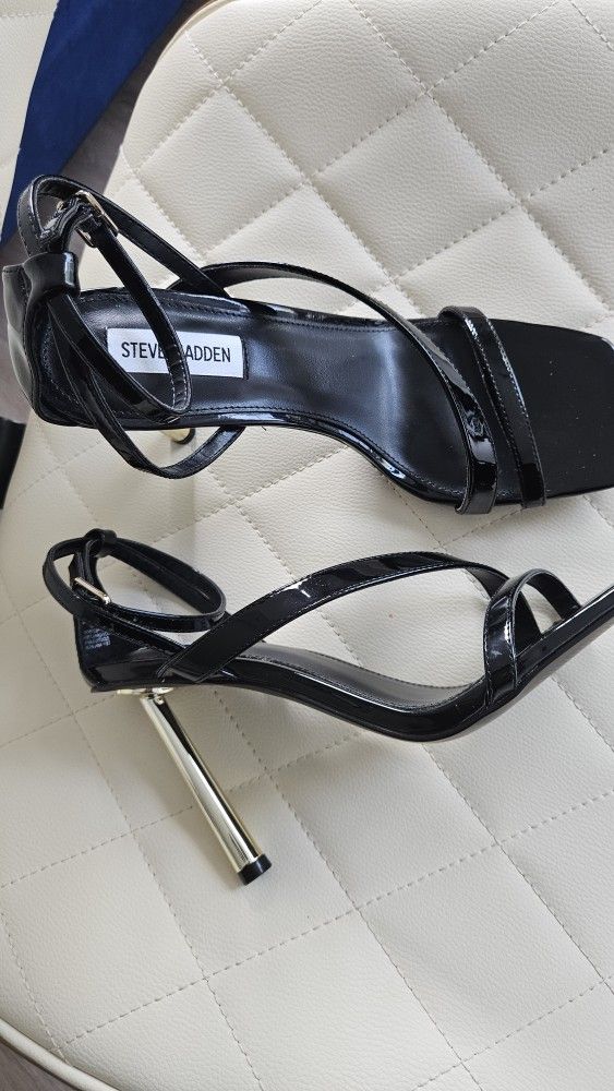 Steve Madden w/Gold Heel