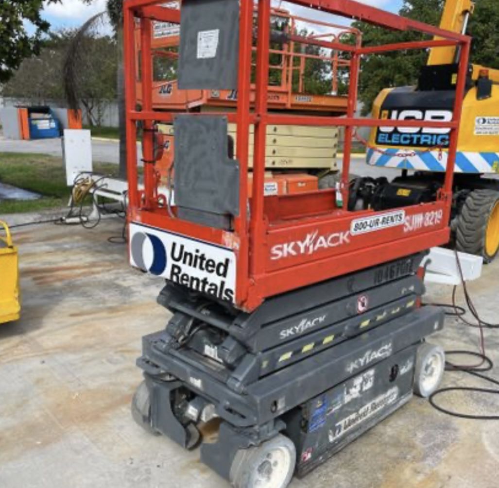 Electric Scissor Lift 19’