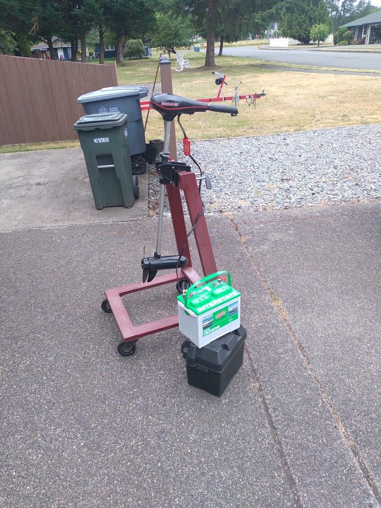 New 30 Lb Prowler Electric Motor / Battery