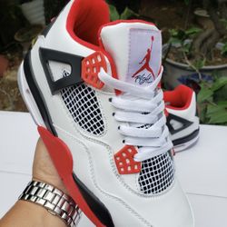 The 2 Nike shoes air Jorden 4 retro size 9:0 color white black and red and second one is black and white it's new.