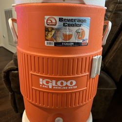 5 Gal Igloo Water-Beverage Cooler Like New Conroe Pickup