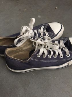 Blue Converse men size 5 women 7