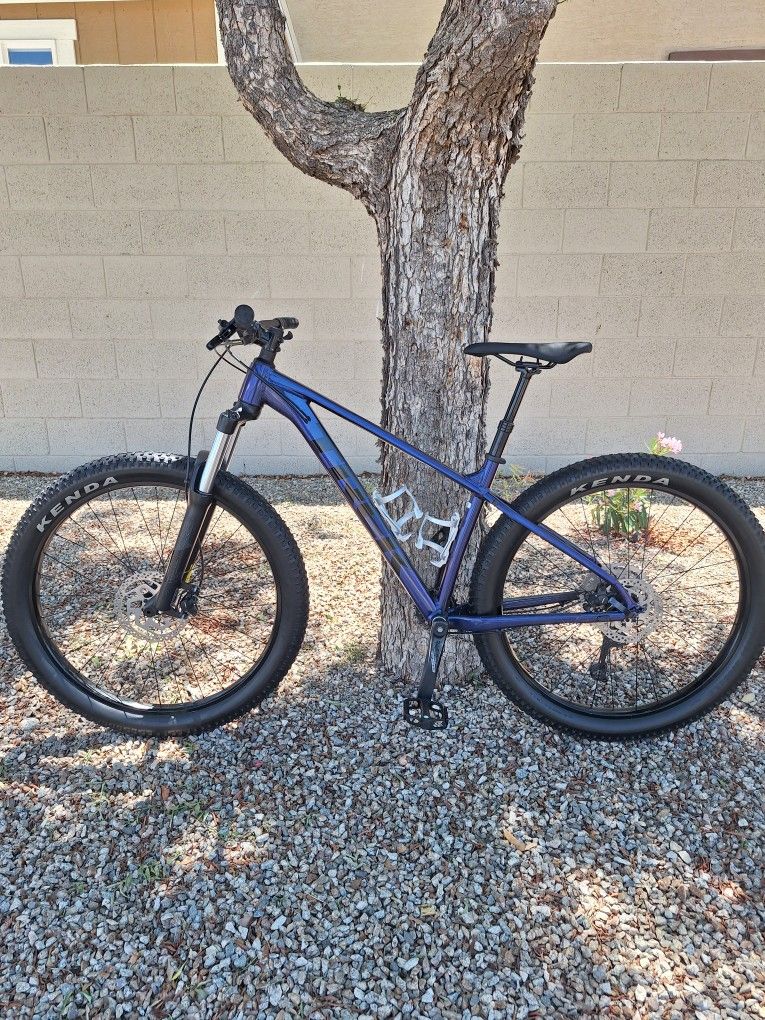 TREK ROSCOE 6 MOUNTAIN BIKE 27.5 INCH 12 X 1 SPEED DROPPER POST SEAT ( CHECK MY OTHER BIKES)