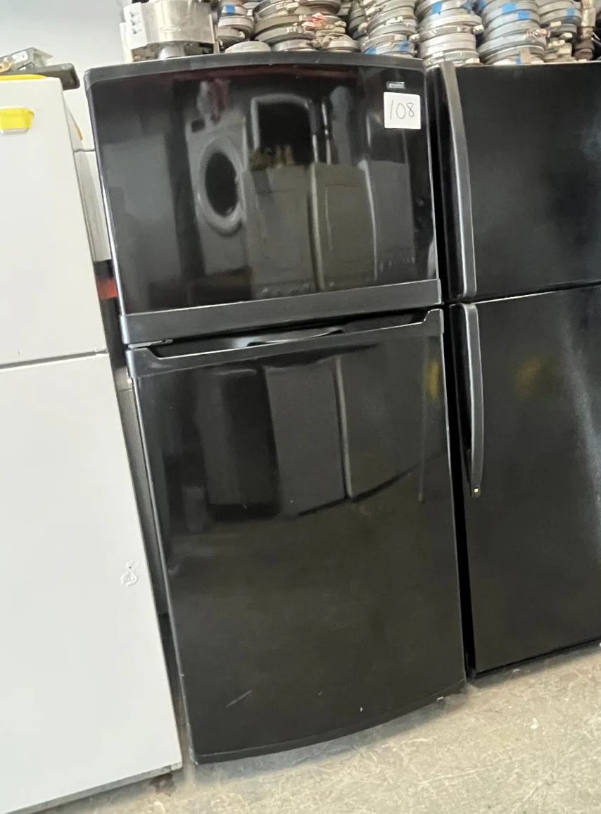 KENMORE TOP FREEZER REFRIGERATOR IN BLACK