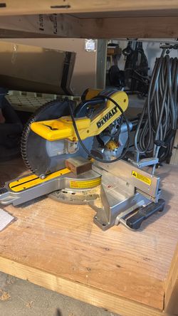 DeWalt compound sliding Miter Saw 12in