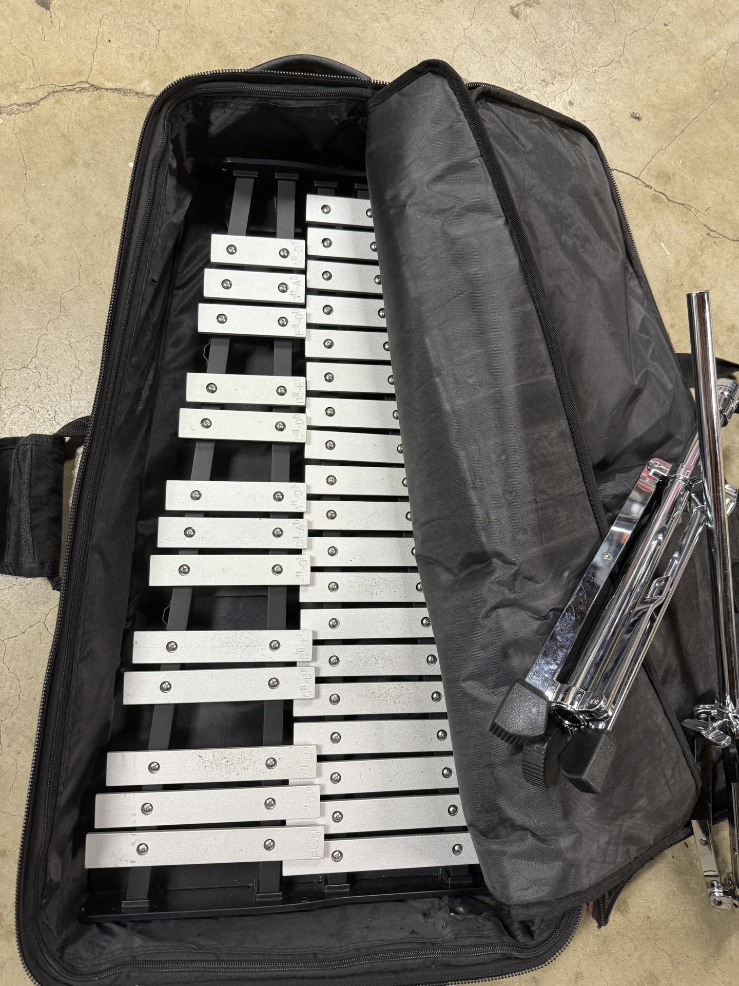 Pearl 32 Note Glockenspiel Bell Kit Student Educational Percussion Kit with Tunable Practice Pad, Rolling Carrying Case, Sticks and Mallets (PK910C)
