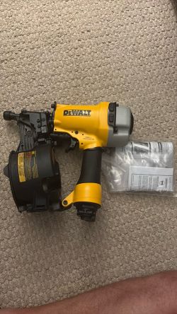 LIKE NEW DEWALT DW66C-1 15° Coil Siding & Fencing Pneumatic Nailer