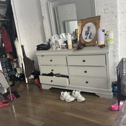 Dresser 6 Drawer With Matching Side Table 