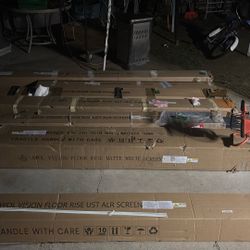 Projector Screens Of All Types 