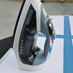 Black And Decker Xpress Steam Iron