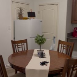 table with 4 chairs