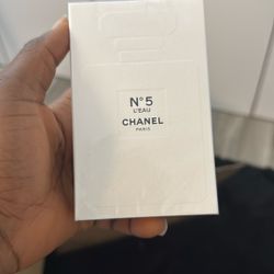 No 5 Chanel Paris