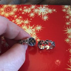 Silver Ring With Black Crystal Leaf Pattern