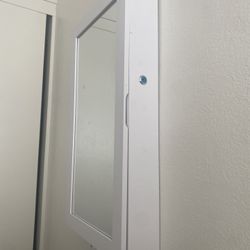 Jewelery storage cabinet with mirror 