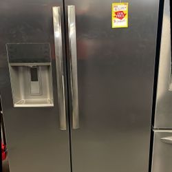 FRIGIDAIRE GRSCAF Gallery 22.3-cu ft Refrigerator