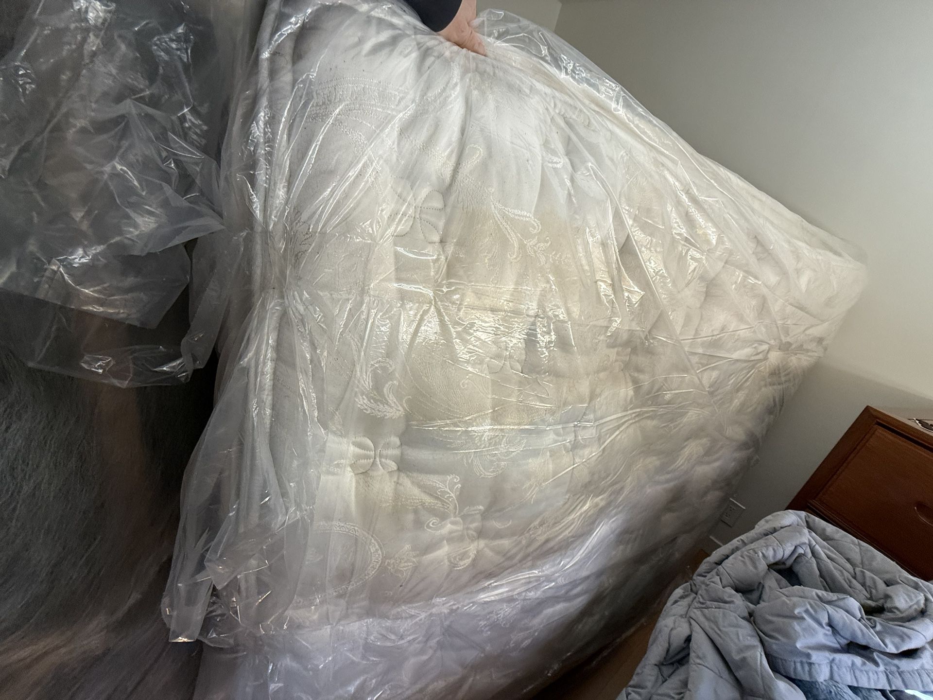 Queen Size Mattress And Box Spring 