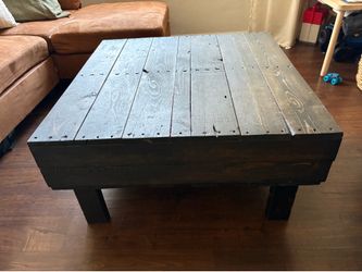Crate coffee table