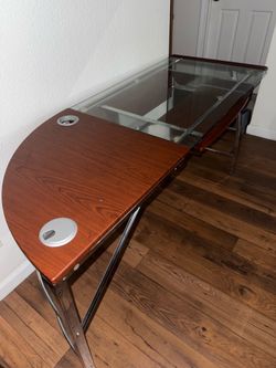 Computer desk