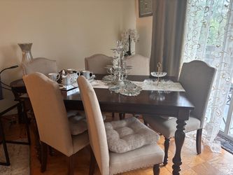 Dining table extendable