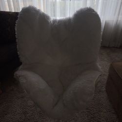 White fuzzy folding chair clearance
