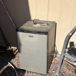 Mini Fridge 
