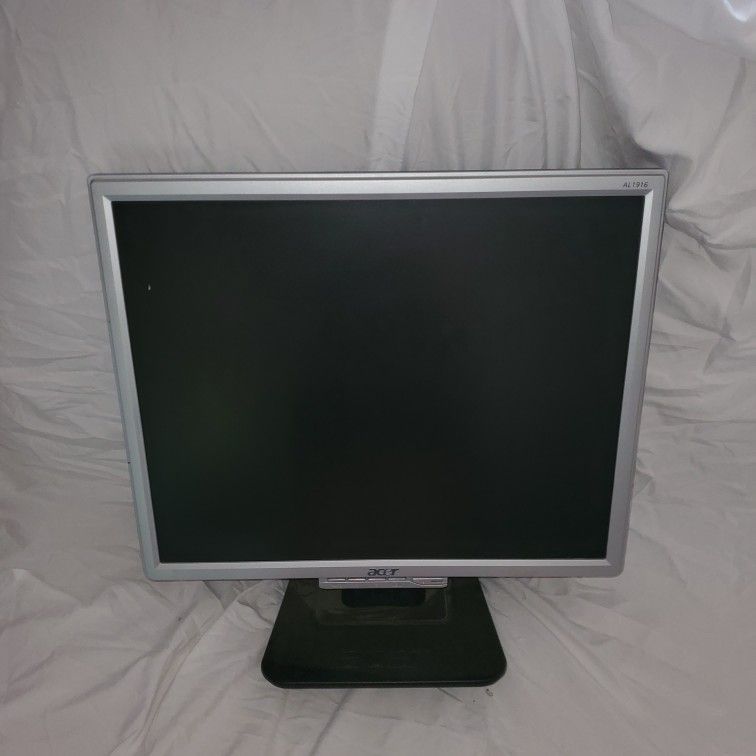 19" LCD Monitor